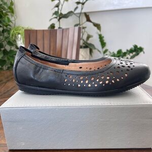 NIB Josef Seibel Pippa 29 Perforated Leather Flats Size 9